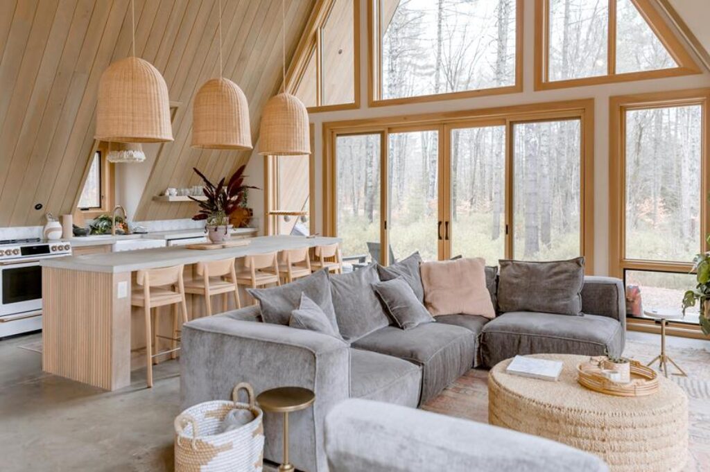 How Can You Design a Dining Room to Accommodate Guests? How Can You Design a Dining Room to Accommodate Guests?